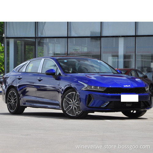 2021 Kia K5 Sedan Sedan Используемые автомобили Рулевые управления с 8-ступенчатым ручным и автоматическим бензиновым автомобилями 4 двери 5 мест
